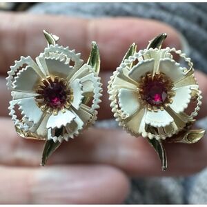 VTG Clip Earrings 1.5 Inch Tiered White Bloom Flower‎ Red Rhinestone Enamel Gold